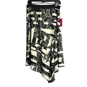 Vince Camuto Black and White Leaf Print Handkerchief Style Skirt Size 6